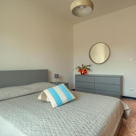 Appartamento Di Fronte Alla Pista Ciclabile Con 2 Camere Da Letto E Wifi 임페리아 외부 사진